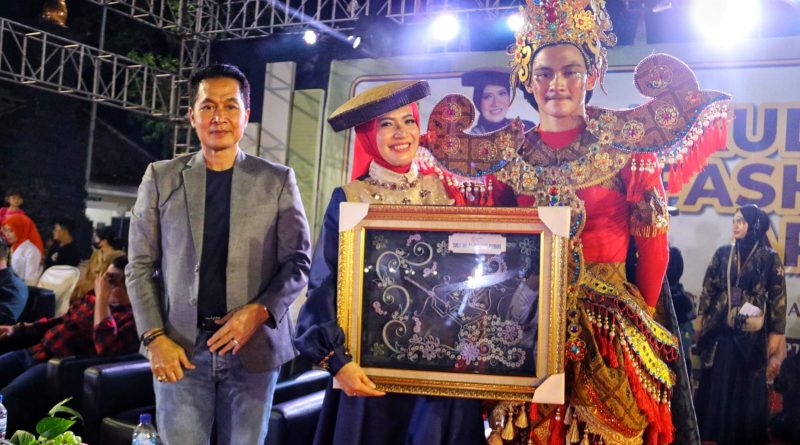Hari Jadi Kota Kudus Ke 474 , Kampus Hijau Tampilkan Legenda Tanah Jawa Ikuti Kudus Fashion Art