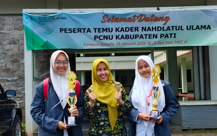 Murid SMA NU Al Ma’ruf Kudus Raih Juara di Festival Ekonomi dan Perbankan Syariah IPMAFA