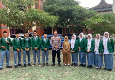 Dorong Literasi Digital Bijak, Pengurus OSIS SMA NU Al Ma’ruf Kudus Ikuti Pelatihan AI di Polres Kudus