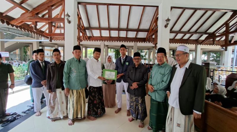 Penguatan Karakter Aswaja, Siswa Kelas XII Ikuti Ziarah Wali dan Pendiri NU