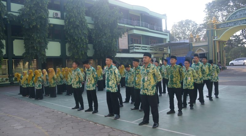Peringati Hari Keluarga Nasional 2026, Guru dan Tendik SMA NU Al Ma’ruf Kudus Gaungkan Peran Ayah dalam Pendidikan Anak
